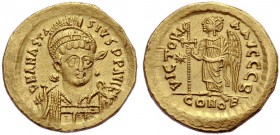 Anastasius I., 491-518. Solidus, 491-498. Gep. Büste von vorne mit Helm, Schild und geschulterter Lanze. Rv. VICTORI - A AVCCCB/*/CONOB Victoria mit l...