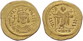 Mauricius Tiberius, 582-602. Solidus, 583-601, Konstantinopel. Drap. und gep. Büste von vorne mit pendilia und Helm mit Helmzier, in der Rechten den K...
