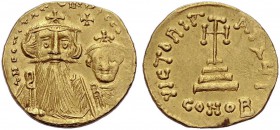 Constans II., 641-668. Mit Constantinus IV. Solidus, 654-659. Die beiden Büsten von vorne in Chlamys und mit Krone, dazwischen Kreuz. Rv. Rv. VICTORIA...