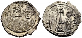 Constans II., 641-668. Hexagramm, 959-668 Die frontale Büste des Constans (mit langem Bart) und Constantinus IV., dazwischen Kreuz. Rv. DEUS ADIUTA RO...