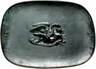 MEDAILLEURE. NUSS, FRITZ, * 1907 Göppingen, † 1999 Strümpfelbach. Bronzeguss-Schale 1946. Leda und der Schwan. 20,5 x 15,1 cm; 709 g. Vorzüglich