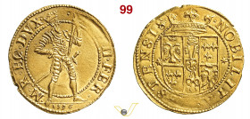 FERRARA - ALFONSO II D'ESTE (1559-1597) Ongaro. 1596 D/ Il Duca stante in armatura, con scettro R/ Stemma coronato MIR 306/1 Au g 3,47 mm 22 • Difetto...