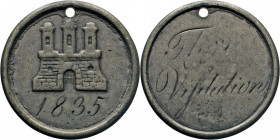 HAMBURG - LÜBECK - SCHLESWIG-HOLSTEIN
MARKEN UND ZEICHEN
Hamburg. Runde Zinnmarke der Tor-Visitation 1835. Freistehende Burg, darunter die gravierte...