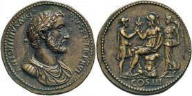 ANTIKE WELT
Römisches Reich
Großbronzde, TRPXVI (Jahr 152/3). Belorbeerte Büste des Kaisers n.r. Rs. Victoria bekränzt den auf Rüstung sitzenden Kai...