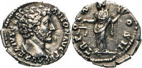 ANTIKE WELT
Römisches Reich
Marcus Aurelius, Caesar 139–161. Denar TRPOTXCOS II. Aquitas n.l. stehend. Kampm. 37.34. 3,00g.
ss-vz