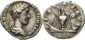 ANTIKE WELT
Römisches Reich
Commodus, als Caesar und als Augustus unter Marcus Aurelius, 166–180. Denar PIETAS AVG, Priesterliche Geräte. Kampm. 41....