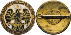 MEDAILLEN und PLAKETTEN
DEUTSCHE MEDAILLEN
DEUTSCHES REICH. 
Rundes farbig emailliertes Bronze-Mitgliedsabzeichen (vor 1945) des Ver­ bandes deutsc...