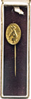 MEDAILLEN und PLAKETTEN
STÄDTEMEDAILLEN
Vergoldete ovale Anstecknadel o.J. Der Berliner Bär, um ihn herum BERLIN. 21×16,5 mm. 2,92 g. Im Originaletu...