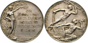 MEDAILLEN und PLAKETTEN
WELTKRIEGSMEDAILLEN
Silbermedaille 1917 (Monogramm FK für F. König). „Zur Erinnerung an die 25-jährige Mitarbeit Baurat Unru...