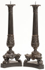 VARIA
OBJEKTE aus EISENKUNSTGUSS
Großes Säulen-Kerzenständerpaar (Altar-, auch Tafel- oder Tischleuchter) mit geripptem Schaft. Oben und im unteren ...