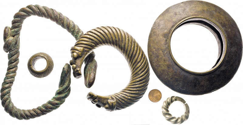 VARIA
VORMÜNZLICHE ZAHLUNGSMITTEL und AFRIKANISCHE KUNST
Fünf Kupfer/Bronze-Ma...
