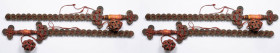 AUSLÄNDISCHE MÜNZEN
CHINA
Münzschwert mit 56 diversen aufgezogenen Bronze-Cashmünzen wohl des 18. Und 19. Jahr­ hunderts, mit anhängender „Kugel“ au...