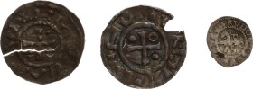 AUSLÄNDISCHE MÜNZEN
LOTS ausländischer Münzen
Boleslaus I., 935-967. Zwei variierende Denare. Kreuz mit Kugeln in den Winkeln. Rs. Unter Kirchengieb...