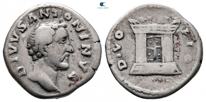Divus Antoninus Pius after AD 161. Rome
Denarius AR

17 mm, 2,90 g



nea...