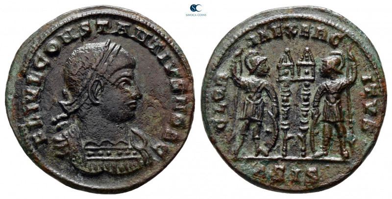 Constantine II, as Caesar AD 317-337. Siscia
Follis Æ

17 mm, 2,16 g



v...