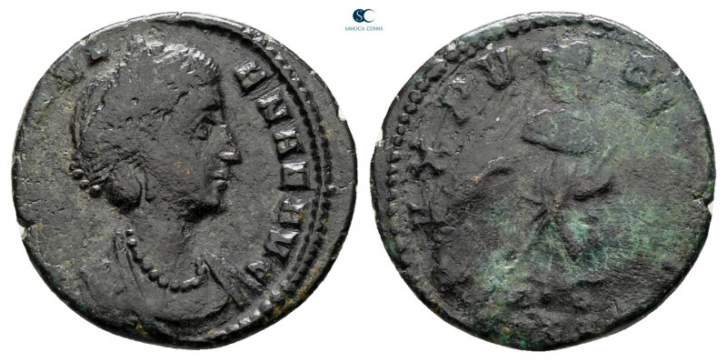 Helena. Augusta AD 324-3230. 
Follis Æ

14 mm, 1,29 g



fine