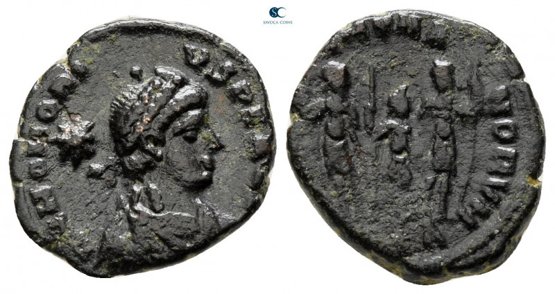 Honorius AD 393-423. 
Follis Æ

13 mm, 1,65 g



very fine