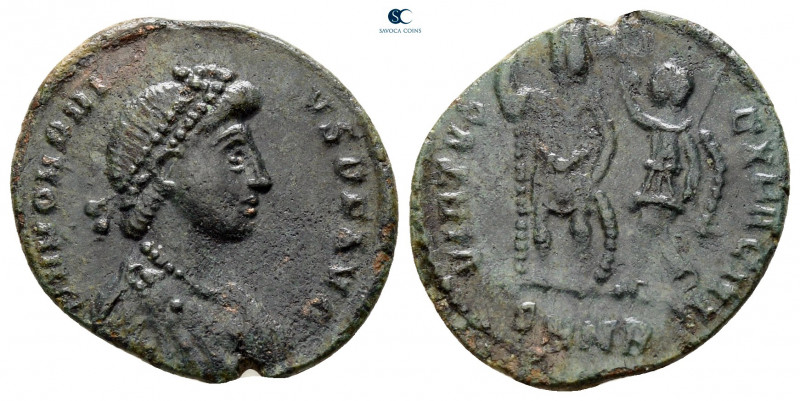 Honorius AD 393-423. Nicomedia
Follis Æ

18 mm, 2,12 g



very fine