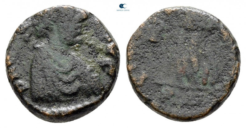 Johannes AD 423-425. Rome
Nummus Æ

10 mm, 1,28 g



fine