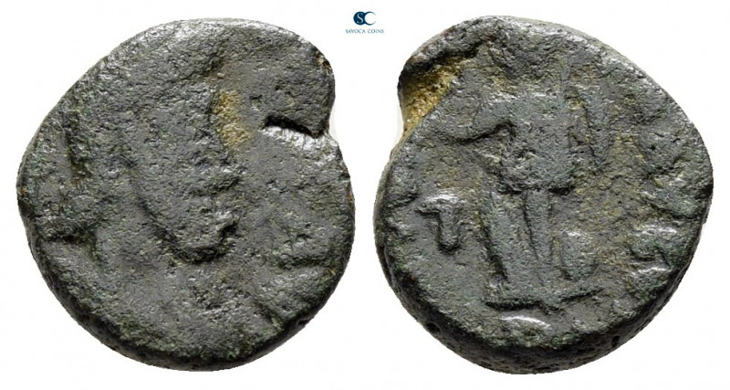 Johannes AD 423-425. Rome
Nummus Æ

10 mm, 1,27 g



fine