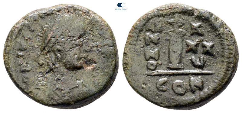 Justinian I AD 527-565. Constantinople
Decanummium Æ

16 mm, 4,06 g



ne...