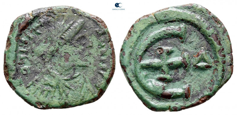 Justinian I AD 527-565. Theoupolis (Antioch)
Pentanummium Æ

16 mm, 1,70 g
...