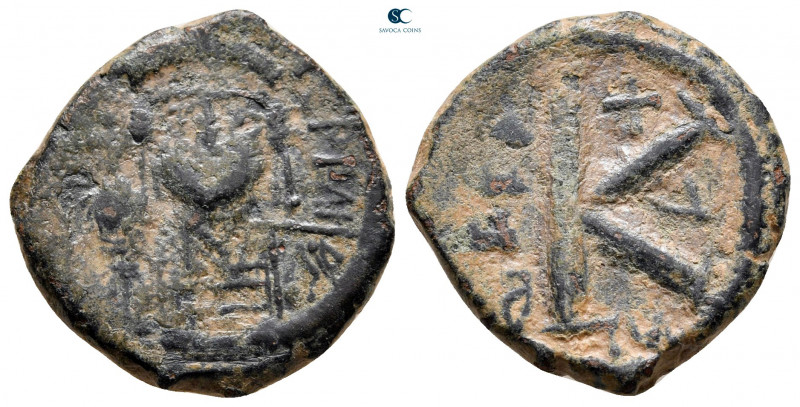 Justin II AD 565-578. Thessalonica
Half Follis or 20 Nummi Æ

21 mm, 5,43 g
...