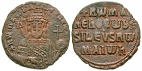 Constantine VII and Romanus I. 920-944. AE follis (24.9 mm, 7.31 g, 6 h). Constantinople mint. RωmAn bASILЄVS Rωm, crowned bust of Romanus I facing we...