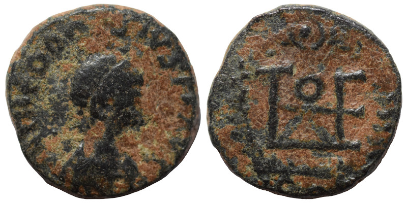 Theodosius II, 402-450. Nummus (bronze, 1.65 g, 13 mm) Constantinople, struck 44...