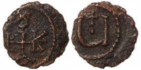 Maurice Tiberius, 582-602. Pentanummium (bronze, 1.19 g, 15 mm), Theoupolis (Antioch). Monogram 16. Rev. Large Ч with pellet in center; cross above. S...