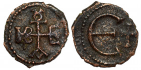 Maurice Tiberius, 582-602. Pentanummium (bronze, 1.28 g, 14 mm), Theoupolis (Antioch). Monogram. Rev. Large Є; cross to right. SB 542 var (monogram). ...