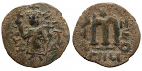Constans II, 641-668. Follis (bronze, 3.29 g, 22 mm), Constantinople. EN T૪TO NIKA Constans II standing facing, wearing crown surmounted by cross, hol...
