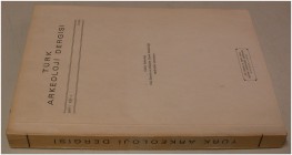 ZEITSCHRIFTEN. TURKISH REWIEV OF ARCHAEOLOGY, Hrsg. The Department of Antiquities and Muse­ums at the Ministry of Culture. Nr. XXV-1, 1980. 290 S. mit...
