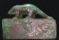 Egypte - Basse époque - Sarcophage en bronze - 633-332 av. J.-C. - (26ème-30ème dynastie)
Sarcophage en bronze surmonté d'un rongeur "musaraigne" ass...