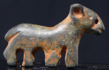 Moyen Orient - Panthère en bronze - 2500 / 2000 av. J.-C.
Petit objet en bronze représentant une panthère. Petit trou d'accroche. 45*30 mm.