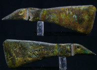 Luristan - Hâche en bronze - 1000 / 800 av. J.-C.
Hâche en bronze dans son état brut, non polie et non travaillée sans doute à cause de son moulage i...
