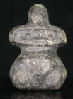 Anatolie - Idole vénus en pierre -5000 / 4000 av. J.-C.
Belle idole vénus en pierre noire. Belle patine. 55*35 mm.