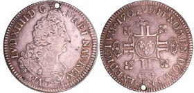 Louis XIV (1643-1715) - ½ écu aux 8 L, 2ème type - 1704 A (Paris)
TB+
L4L.326-Ga.194
 Ar ; 12.94 gr ; 37 mm
Monnaie percée.