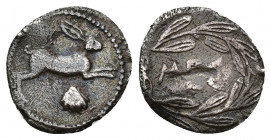 GRECIA ANTIGUA. SICILIA. Messana. Litra (c. 461-396 a.C.). A/ Liebre corriendo a der., debajo concha. R/ Corona de olivo rodeando MES. AR 0,62 g. 13,9...