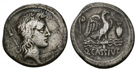 REPÚBLICA ROMANA. CASSIA. Q. Casius Longinus. Denario. Roma (55 a.C.). A/ Cabeza de Bonus Eventus a der., detrás cetro.R/ Águila sobre haz de rayos a ...