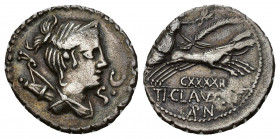 REPÚBLICA ROMANA. CLAUDIA. T. Claudius Nero. Denario. Roma (79 a.C.). A/ Busto de Diana a der. con arco y carcaj sobre el hombro, detrás S C. R/ Victo...
