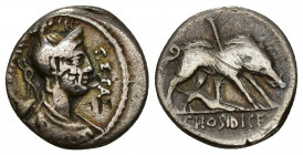 REPÚBLICA ROMANA. HOSIDIA. C. hosidius C. f. Geta. Denario. Roma (68 a.C.). A/ Busto de Diana con arco y carcaj, delante GETA, detrás (III VIR). R/ Ja...