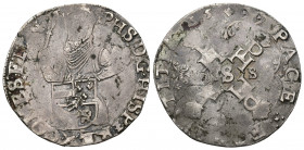 FELIPE II. 1/2 escudo de los Estados. Brujas. 1577. A/ PHS D G HISP Z REX COMES FLAN. R/ PACE ET IVSTITIA 1577. AR 14,92 g. 35,5 mm. Vanhoudt-375.BG. ...