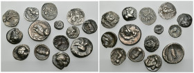 GRECIA ANTIGUA. Lote de 14 divisores en plata: Tarentum (4), Turium (3), Poseidonia, Heraclea, Metaponto, Camarina, Gela, Siracusa y Segesta. Todos di...