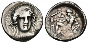 GRECIA ANTIGUA. BRUTTIUM. Crotona. Estátera (siglos V-IV a.C.). A/ Cabeza semi-frontal a der. de Hera. R/ Heracles recostado a izq. con copa, encima c...