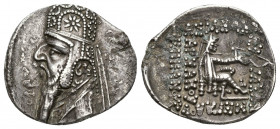 GRECIA ANTIGUA. REYES DE PARTIA. Mitrídates II (121-91 a.C.). Dracma. Rhagae. AR 3,75 g. 22,30 mm. SEP-28.1. Rayas en anv. MBC/MBC+.
