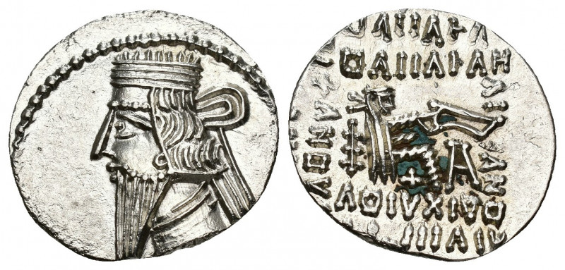 GRECIA ANTIGUA. REYES DE PARTIA. Vologases III (105-147). Dracma. Ecbatana. R/ M...