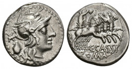 REPÚBLICA ROMANA. CASSIA. C. Cassius. Denario. Roma (126 a.C.). A/ Cabeza de Roma a der., detrás urna. R/ Libertas en cuadriga a der.; C ASSI/ ROMA. A...
