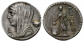 REPÚBLICA ROMANA. CASSIA. L. Cassius Longinus. Denario. Roma (63 a.C.). A/ Busto de Vesta a izq., delante L, detrás kylix. R/ Ciudadano votando a izq....