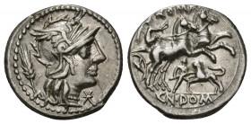 REPÚBLICA ROMANA. DOMITIA. Cn. Domitius Ahenobarbus. Denario. Roma (128 a.C.). A/ Cabeza de Roma a der., detrás espiga. R/ Victoria en biga a der., de...